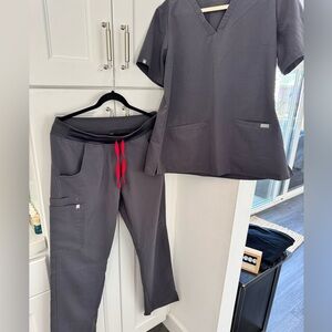 Figs Women's Scrub Set in Charcoal Gray